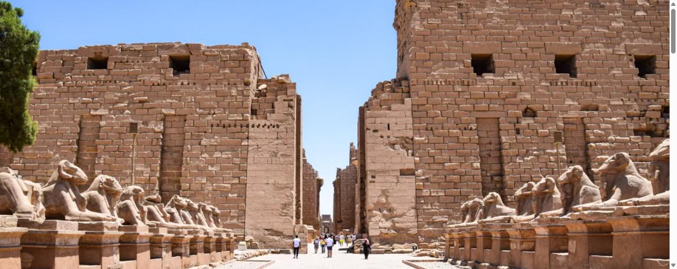 Circuit Egypte 15 jours - avenue des sphinx à tête de bélier au temple de Karnak, Louxor
