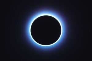 Éclipse solaire totale : la couronne du soleil visible pendant la totalité