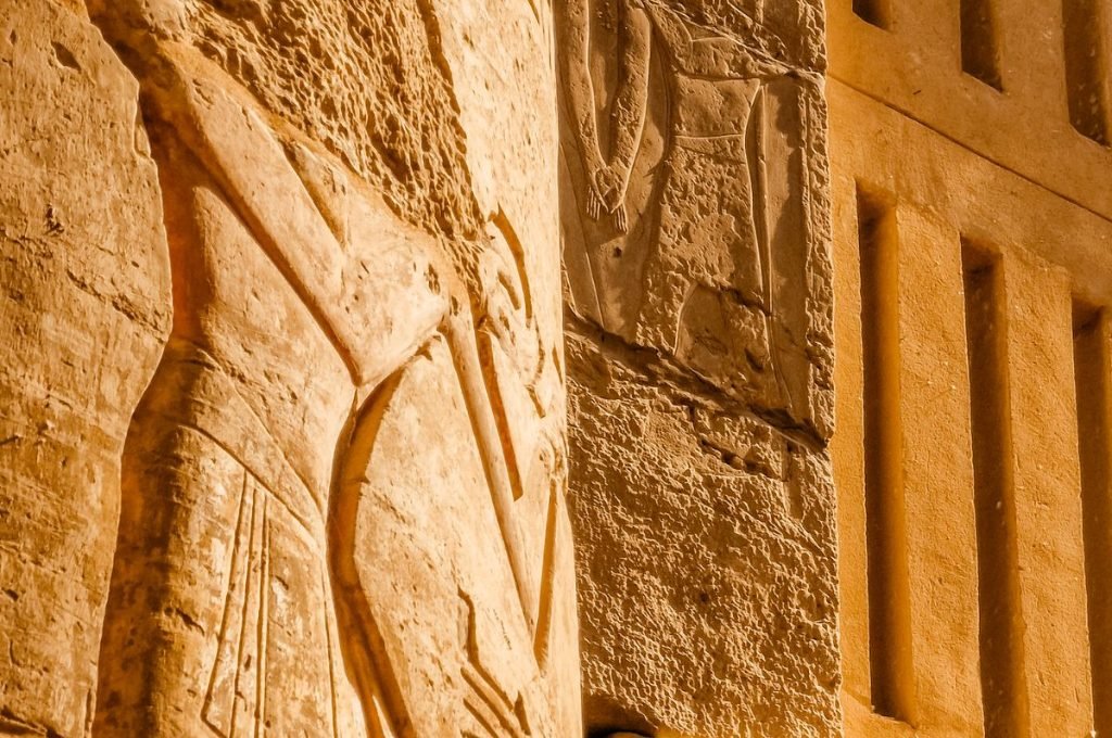 Où aller en Égypte : les hiéroglyphes des temples de la vallée du Nil